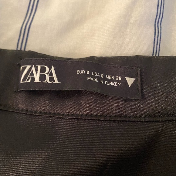 Zara black bell skirt silk material with ruffles - Picture 4 of 5